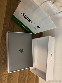 MacBook Air 13" (2020) Space Gray - 3