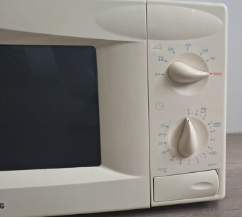 Mikrovlnná rúra Samsung 800W - 3