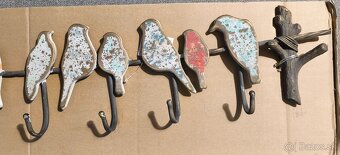 Predám nový kovový vešiak - 3