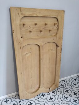 Stará věšáková stěna - 3