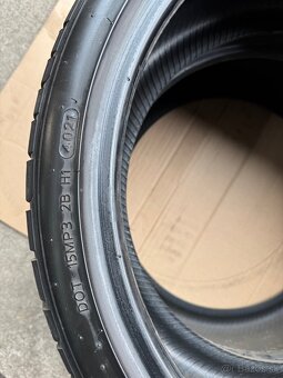225/35R19 - 3