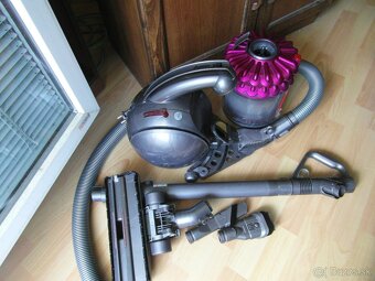 Dyson DC 52 - 3