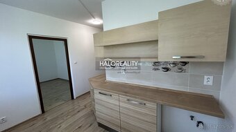 HALO reality - Prenájom, trojizbový byt Prievidza, Sídlisko - 3