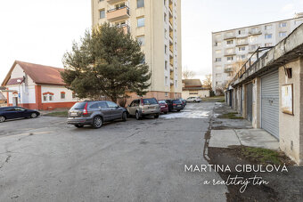 Na prenájom sú obchodne priestory, obchod s parkovaním vo Zv - 3