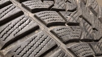 Predám 1ks jazdená zimná 205/55r16-91H Dunlop - 3