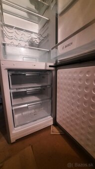 Predám chladničku s mrazničkou zn: BOSCH KGV 36X77 - 3