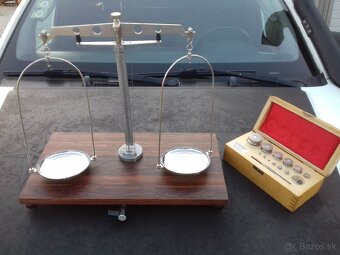 Laboratórne vahy - 3