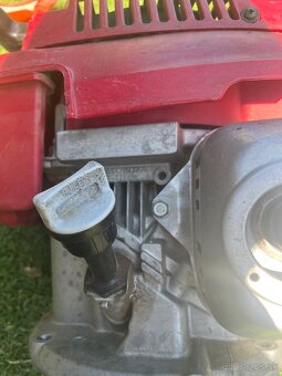 Motor z kosačky HONDA - 3
