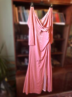 Elegantné ružové zamatové šaty – veľkosť M/L - 3