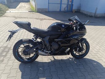 Yamaha YZF 690 - 3
