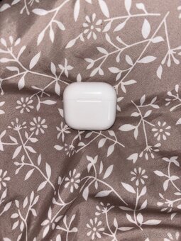 Apple airpods 4. generácia - 3