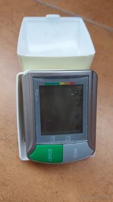 MEDISANA HGN 51067, TLAKOMER NA ZÁPÄSTIE
 - 3