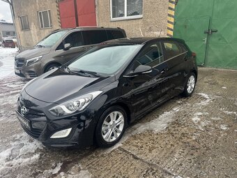 Predám Hyundai i30 1.4 i len 113000 km rv:  2014/7 - 3