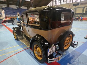 Ford model A sedan - 3