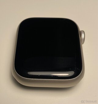 Apple Watch 8, batéria 89% - 3