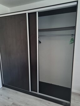 Nadštandardná ROLLDOR šatníková skriňa 200cm dekor Dub Wenge - 3