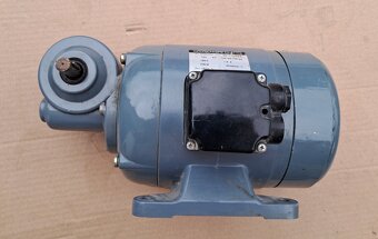Predám jednosmerný motor s prevodovkou- 240W....180V.....105 - 3