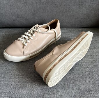 Clarks - 3