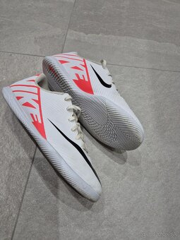 Halové futbalove tenisky Nike č.37,5 - 3