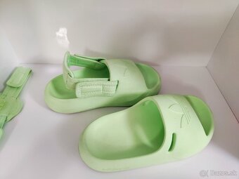 Detské šľapky Adidas Adifom Adillete Kids (vel. 29) - 3