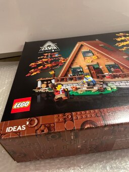 LEGO Ideas 21338 Chata „Áčko“ - 3