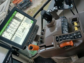 John Deere 6215R - 3