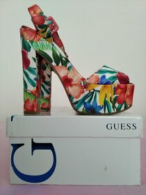 kvetinové sandálky značky Guess Garza - 3