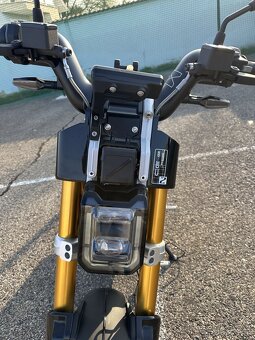 Elektrický motocykel BMW CE 02 - 3