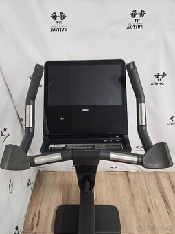 Vzpriamené koleso technogym artis unity 3.0 - 3