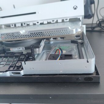 Šasi, chladič s konzole Xbox One S - 3