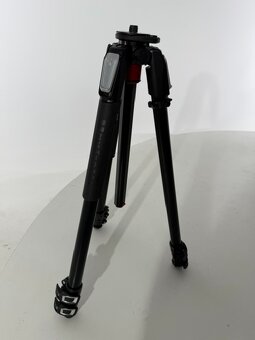 Manfrotto MT055xpro3 tripod - 3