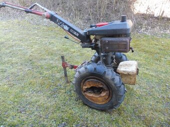 predám malotraktor vari s náradím a s prislušenstvom - 3