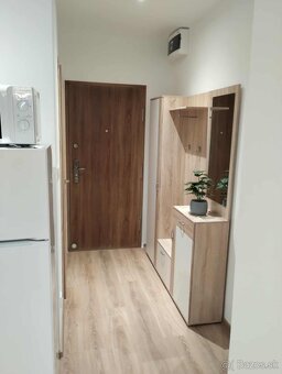 Prenájom zrekonštrovaná garsónka s balkónom - 3