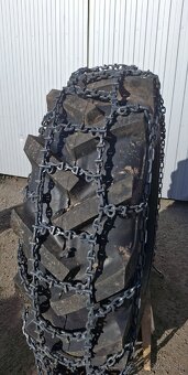 Predám komunálne žiletkové snehové reťaze na traktor - 3