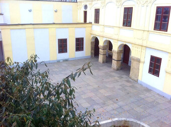 REI PREMIUM - Exkluzívny prenájom barokovej budovy v srdci B - 3