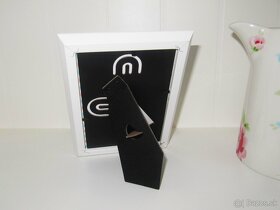 Rámik dievčatko, Domov - 3