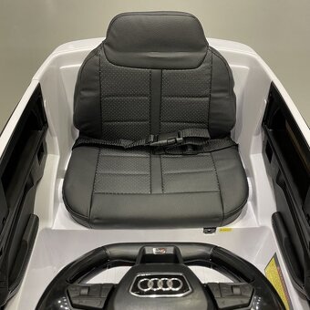 Detské elektrické autíčko RS6 - 3