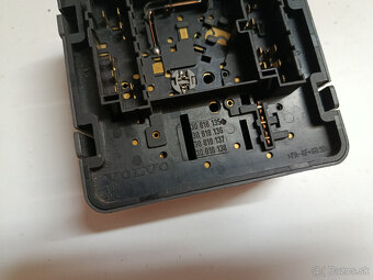 vypinac svetiel VOLVO V40 S40  30818135 30€ - 3