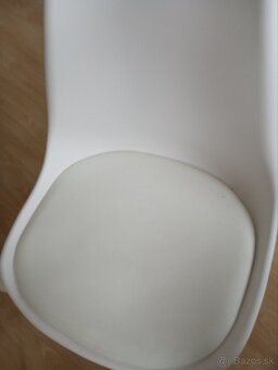 4 moderné biele stoličky 10 eur/kus - 3