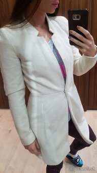 zara kremovy kabatik - - - 3