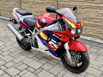 HONDA CBR 900 SC 33 - 3