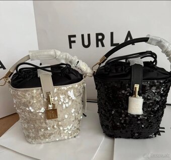 Čierna kabelka Furla - 3