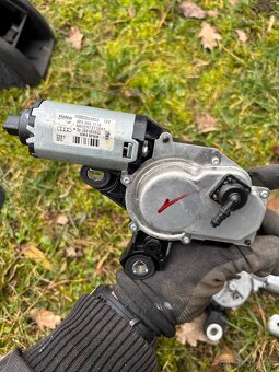 Motorcek zadneho stieraca - 3