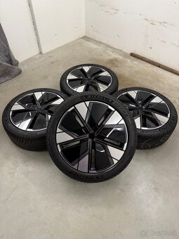 Zimná sada Volvo EX 30 - 5x108 R20 , 245/40/20 - 3