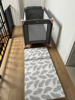 Cestovná postieľka KINDERKRAFT JOY šedoružová - 3