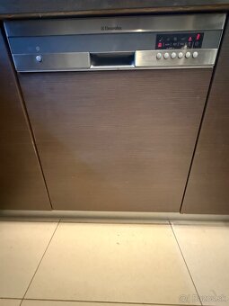 Umývačka riadu Electrolux ESI65010X - 3