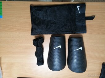 Predám nike chrániče na futbal - 3