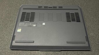 Lenovo LOQ 15ARP9 - 3