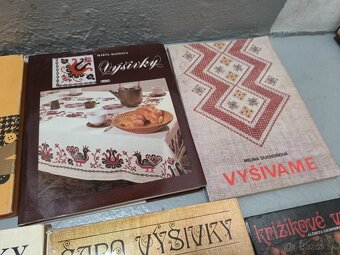 knihy o vyšívaní, výšivkách, ručné práce, kroj - 3