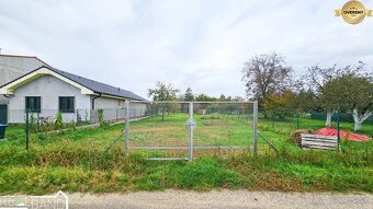 KRÁSNY ROVINATÝ STAVEBNÝ POZEMOK O ROZLOHE 1200 M² DRAHOVCE - 3